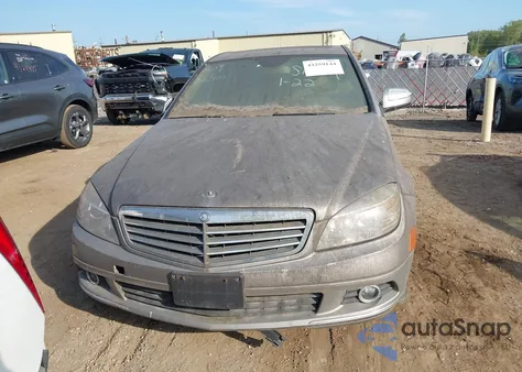 2008 Mercedes-Benz C 300 Luxury 4Matic z USA, uszkodzony, nr VIN WDDGF81X48F151719